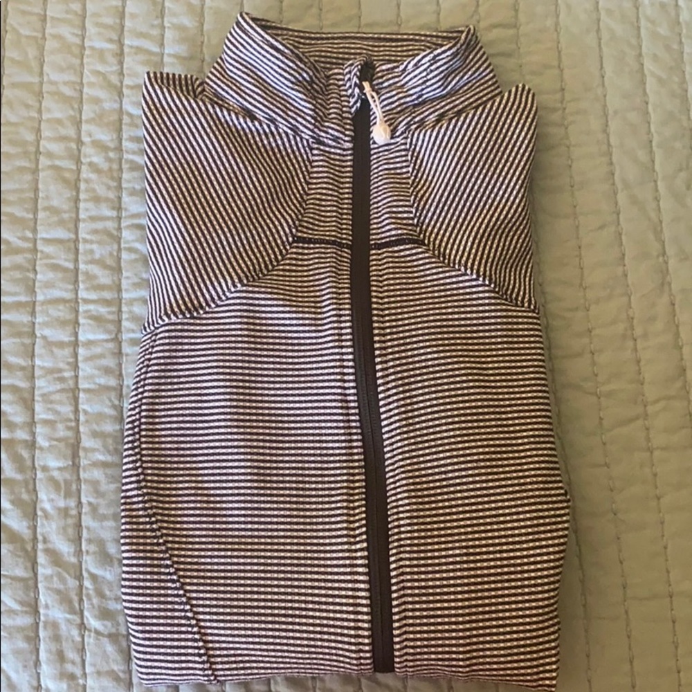 EUC Lululemon Striped Forme Crop Jacket Sz 8